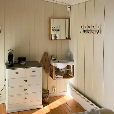 Semesterbostad The Summer House On The Rocky At