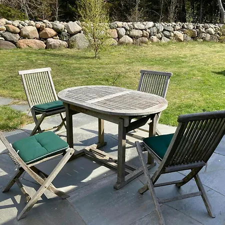 Semesterbostad The Summer House On The Rocky At Skjærhollen