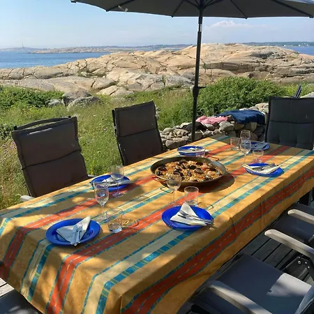 The Summer House On The Rocky At Skjærhollen