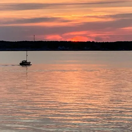 Semesterbostad The Summer House On The Rocky At Skjærhollen