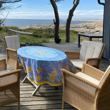 Semesterbostad The Summer House On The Rocky At Skjærhollen